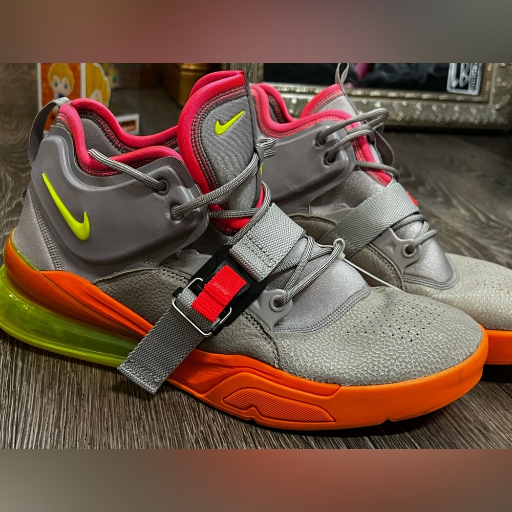 NWOT Nike Air Force 270 Size 11.5